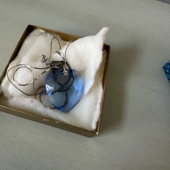 Vintage monet crystal blue heart necklace - Picture 9 of 9